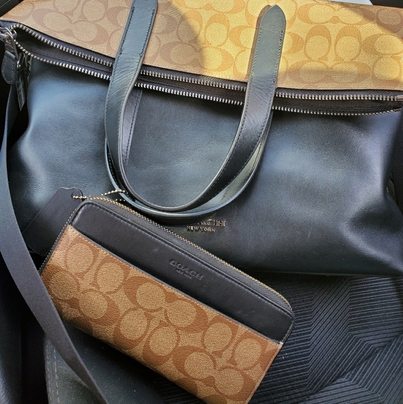 💌SOLD💌 vintage authentic coach signature black soho  Coach messenger bag with matching wallet
